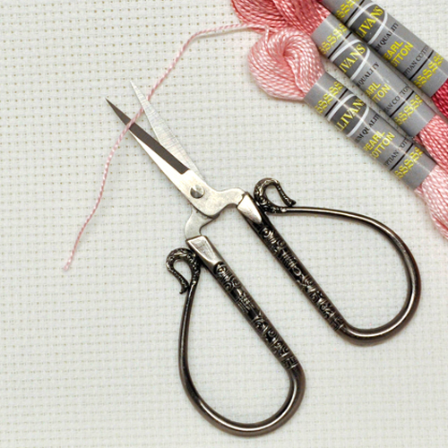 Large Teardrop Handle Embroidery Scissors - MyNotions